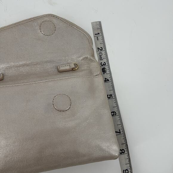 Hobo Women’s Oyster Opalescent Leather Clutch - Picture 10 of 12